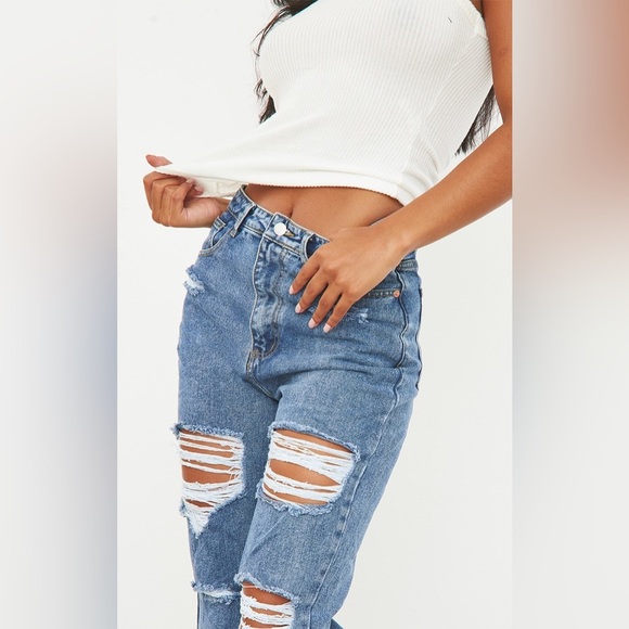 PRETTYLITTLETHING Mid Blue Ripped Mom Jeans - Picture 4 of 9